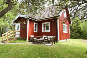 Cozy and rural holiday accommodation 150 meters from Lake Vanern in Mellerud